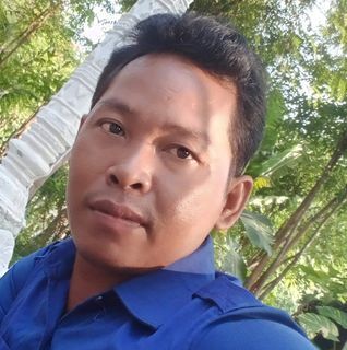 ថ្ងៃត្រង់